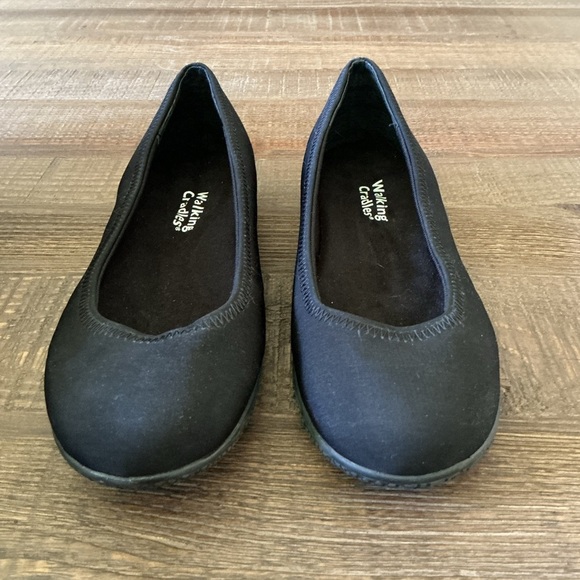 Walking Cradles Women's Classic Black Loafers - Picture 1 of 5